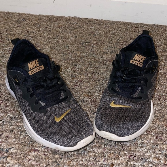 Womens Nike Flex TR9 Black with Gold Athletic Sneakers Shoes - Picture 4 of 7